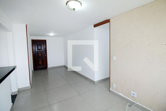 Sala de apartamento para alugar com 2 quartos, 65m² em Ramos, Rio de Janeiro