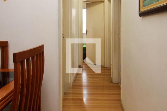 Corredor  de apartamento à venda com 3 quartos, 75m² em Vila Pirajussara, São Paulo