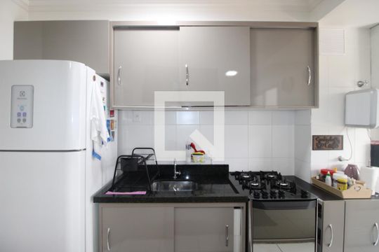 Sala / Cozinha de apartamento à venda com 2 quartos, 45m² em Vila Carmosina, São Paulo