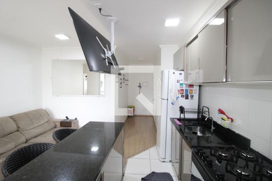 Sala / Cozinha de apartamento à venda com 2 quartos, 45m² em Vila Carmosina, São Paulo
