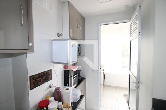 Sala / Cozinha de apartamento à venda com 2 quartos, 45m² em Vila Carmosina, São Paulo