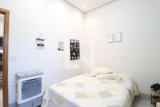 Quarto 1 de casa para alugar com 4 quartos, 250m² em Santa Mônica, Uberlândia