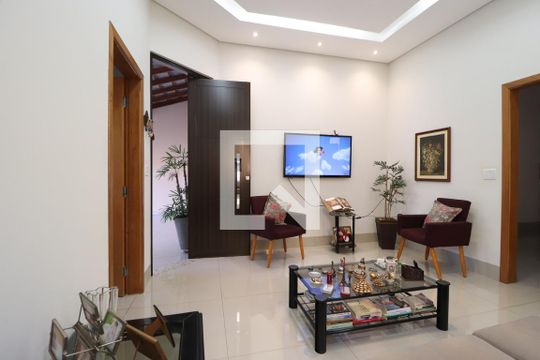 Sala de casa para alugar com 4 quartos, 250m² em Santa Mônica, Uberlândia