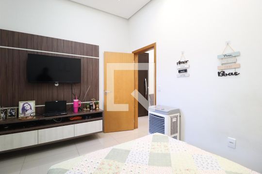 Quarto 1 de casa para alugar com 4 quartos, 250m² em Santa Mônica, Uberlândia