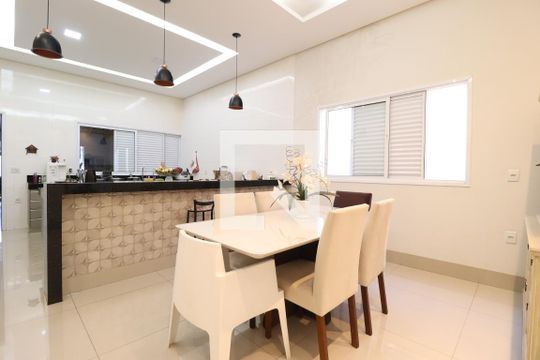Sala de Jantar de casa para alugar com 4 quartos, 250m² em Santa Mônica, Uberlândia