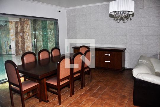 Sala de casa para alugar com 3 quartos, 250m² em Jardim Sao Jose, São Paulo