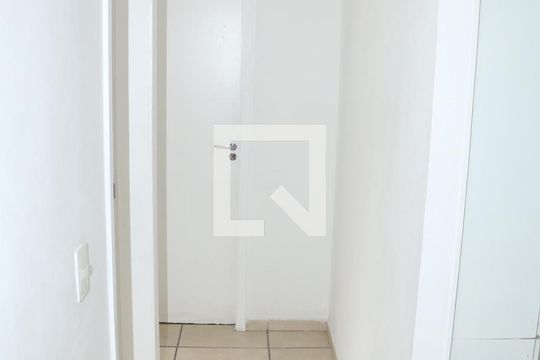 corredor de apartamento para alugar com 2 quartos, 60m² em Jardim Alvorada, Nova Iguaçu