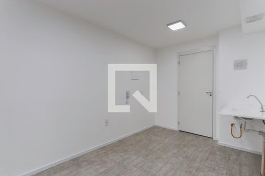 Sala/Cozinha de apartamento para alugar com 1 quarto, 28m² em Vila Santa Maria, São Paulo