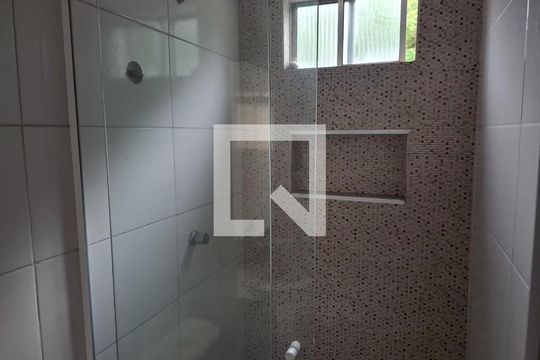 Banheiro de apartamento para alugar com 2 quartos, 52m² em Conjunto Habitacional Juscelino Kubitschek, São Paulo