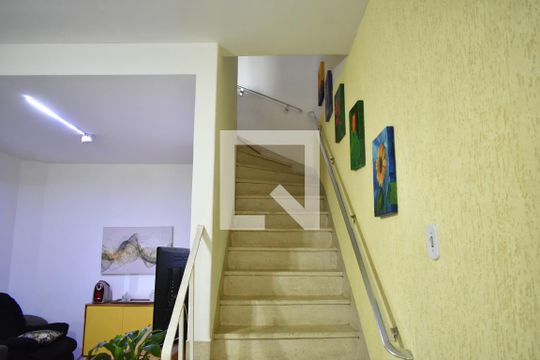 Escada de casa à venda com 2 quartos, 130m² em Parque Imperial, São Paulo