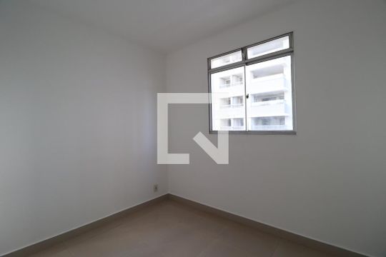 Quarto 2 de apartamento para alugar com 2 quartos, 50m² em Gávea, Uberlândia
