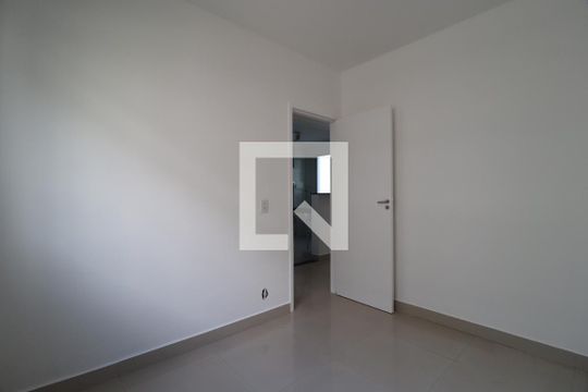 Quarto 1 de apartamento para alugar com 2 quartos, 50m² em Gávea, Uberlândia