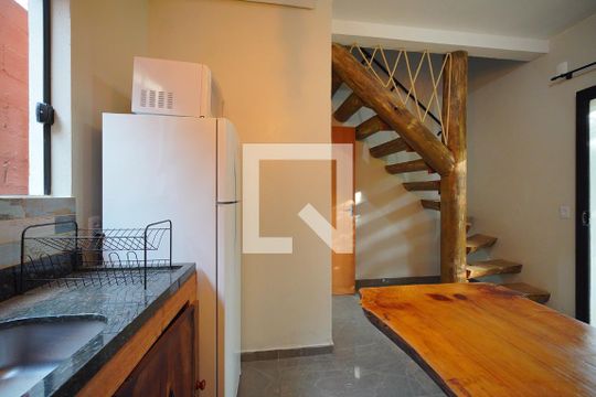 Sala/Cozinha de apartamento para alugar com 1 quarto, 50m² em São João do Rio Vermelho, Florianópolis
