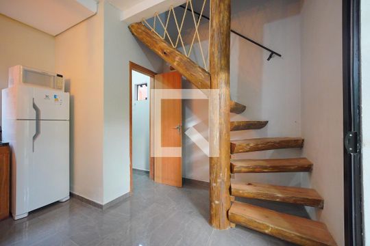 Sala/Cozinha de apartamento para alugar com 1 quarto, 50m² em São João do Rio Vermelho, Florianópolis
