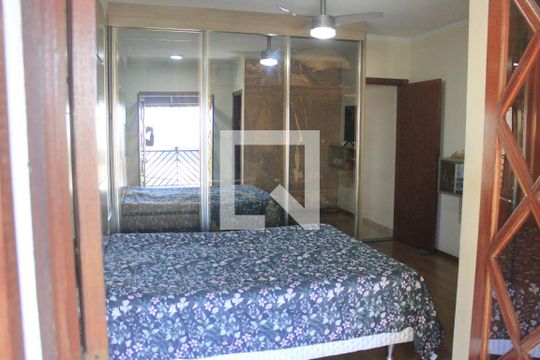 Suíte de casa à venda com 6 quartos, 220m² em Vila Sao Ricardo, Guarulhos