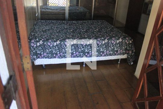 Suíte de casa à venda com 6 quartos, 220m² em Vila Sao Ricardo, Guarulhos