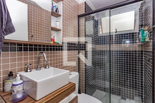 Banheiro de apartamento para alugar com 2 quartos, 50m² em Parque Bristol, São Paulo