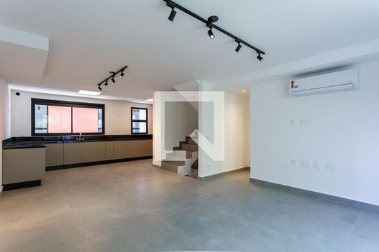 Sala de casa à venda com 3 quartos, 225m² em Vila Madalena, São Paulo