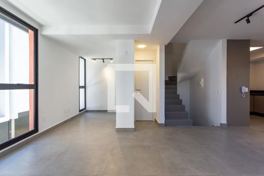 Sala de casa à venda com 3 quartos, 256m² em Vila Madalena, São Paulo