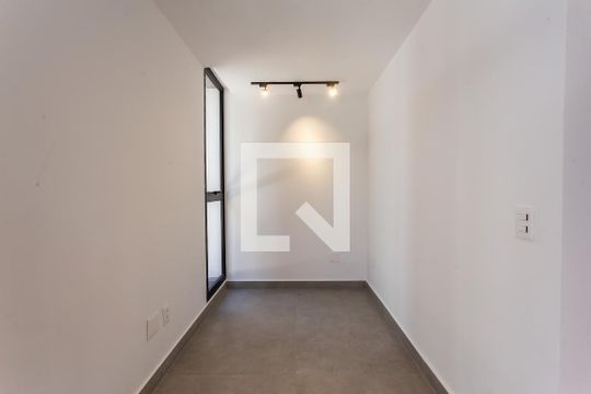 Sala de casa à venda com 3 quartos, 256m² em Vila Madalena, São Paulo