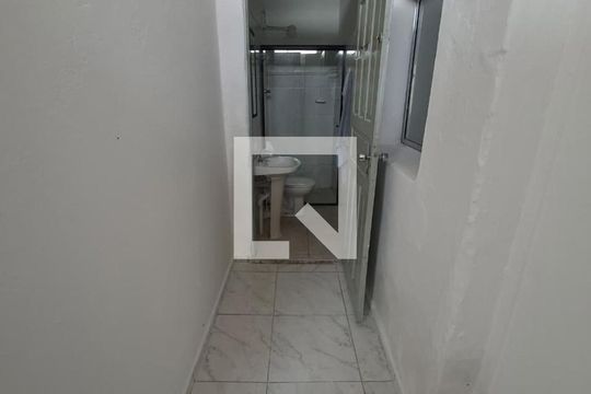Corredor de casa para alugar com 1 quarto, 45m² em Vila Lucia, São Paulo