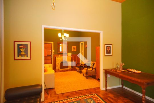 Sala 1 de casa de condomínio para alugar com 5 quartos, 328m² em Auxiliadora, Porto Alegre