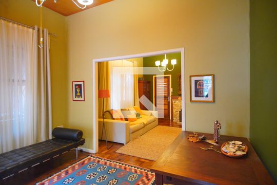 Sala 1 de casa de condomínio para alugar com 5 quartos, 328m² em Auxiliadora, Porto Alegre