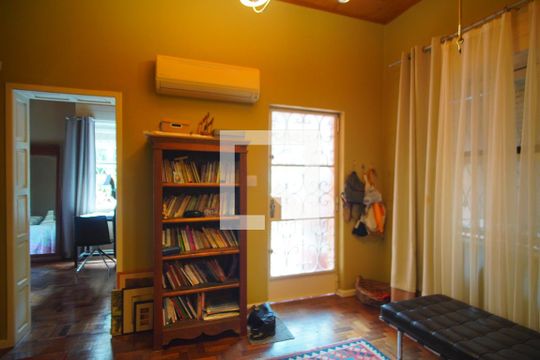 Sala 1 de casa de condomínio para alugar com 5 quartos, 328m² em Auxiliadora, Porto Alegre