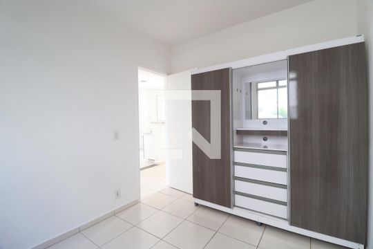 Quarto 1 de apartamento para alugar com 2 quartos, 50m² em Gávea, Uberlândia