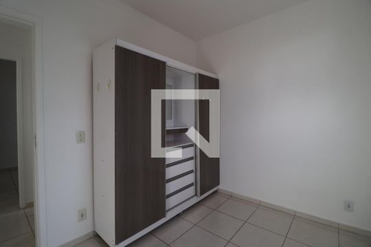 Quarto 2 de apartamento para alugar com 2 quartos, 50m² em Gávea, Uberlândia