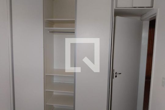Quarto de apartamento à venda com 2 quartos, 62m² em Arpoador, Contagem