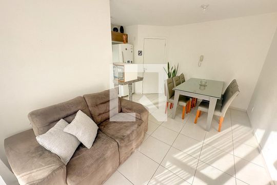 Sala de TV de apartamento para alugar com 2 quartos, 55m² em Canasvieiras, Florianópolis