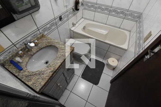 Banheiro da Suíte de apartamento à venda com 3 quartos, 94m² em Centro, Curitiba