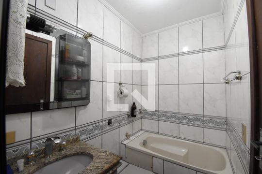 Banheiro da Suíte de apartamento à venda com 3 quartos, 94m² em Centro, Curitiba