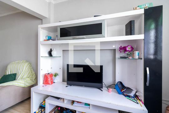 Sala de Estar de casa à venda com 3 quartos, 188m² em Vila Romero, São Paulo