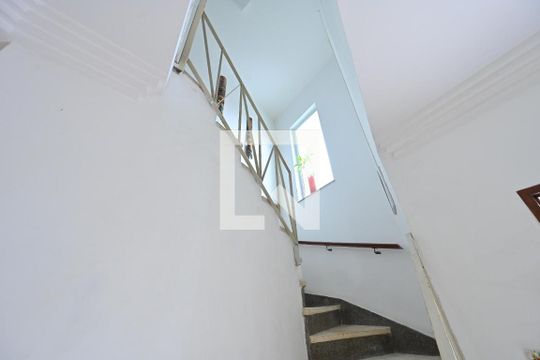 Escadas de casa de condomínio à venda com 3 quartos, 127m² em Mirandópolis, São Paulo