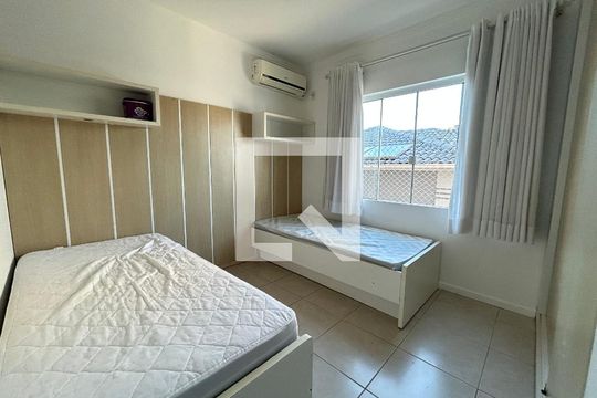 Quarto 1 de casa para alugar com 4 quartos, 292m² em Pedra Branca, Palhoça