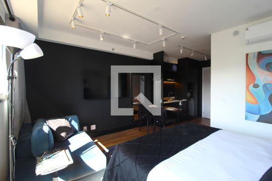 Sala/Quarto de kitnet/studio à venda com 1 quarto, 31m² em Indianópolis, São Paulo