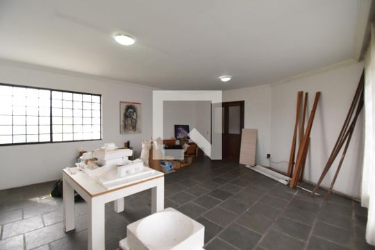 Sala de casa à venda com 4 quartos, 460m² em Boa Vista, Curitiba