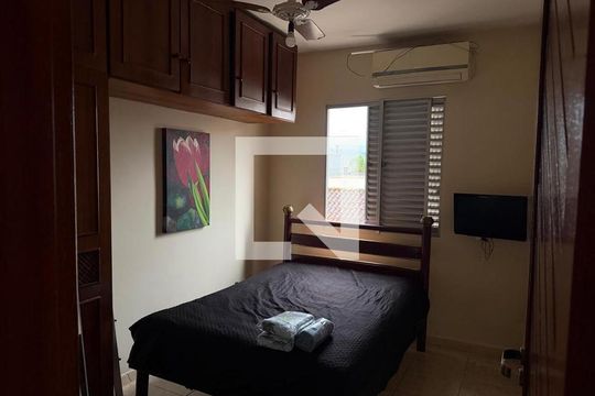 Quarto de apartamento para alugar com 3 quartos, 112m² em Coqueiros, Florianópolis