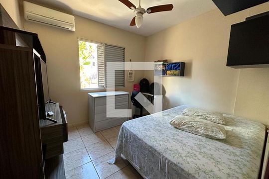 Quarto de apartamento para alugar com 3 quartos, 112m² em Coqueiros, Florianópolis