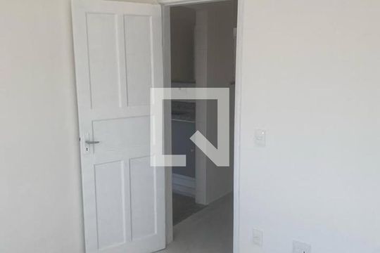 Quarto de apartamento para alugar com 1 quarto, 60m² em Realengo, Rio de Janeiro