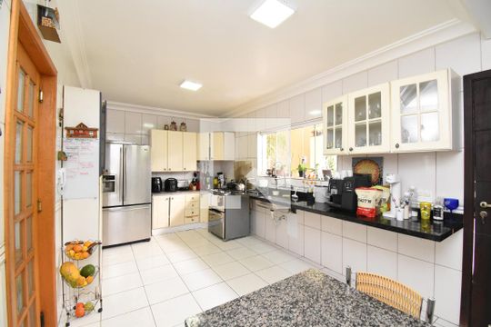 Cozinha de casa para alugar com 5 quartos, 443m² em Cristo Rei, Curitiba