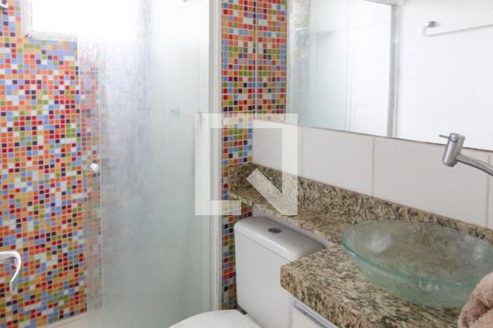 Banheiro de apartamento para alugar com 2 quartos, 44m² em Jardim Ansalca, Guarulhos