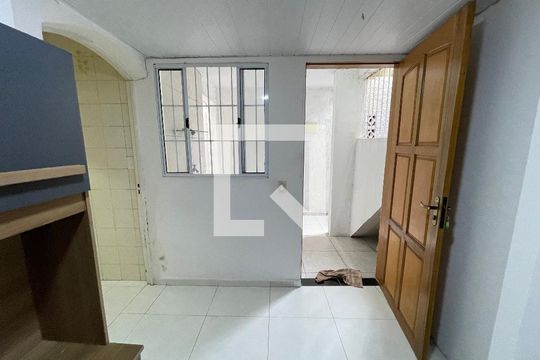 Casa para alugar com 1 quarto, 47m² em Ferreira, São Paulo