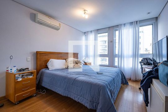 Suíte 1 de apartamento à venda com 3 quartos, 240m² em Jardim Europa, São Paulo