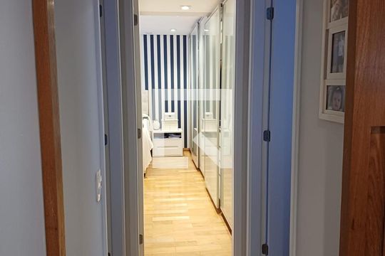 Corredor de apartamento à venda com 3 quartos, 143m² em Vila Mariana, São Paulo