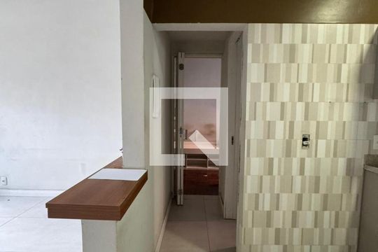Sala de casa de condomínio à venda com 3 quartos, 90m² em São Francisco Xavier, Rio de Janeiro