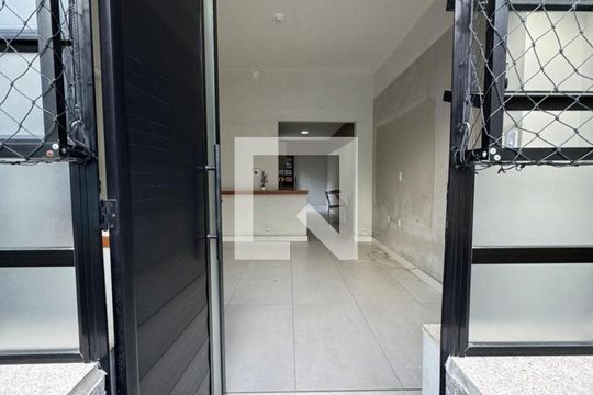 Sala de casa de condomínio à venda com 3 quartos, 90m² em São Francisco Xavier, Rio de Janeiro