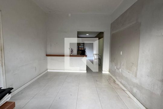Sala de casa de condomínio à venda com 3 quartos, 90m² em São Francisco Xavier, Rio de Janeiro
